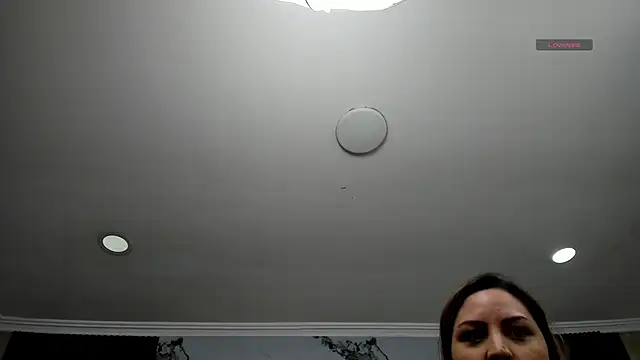 cloesummerr  online show from April 13, 2026, 12:43 pm