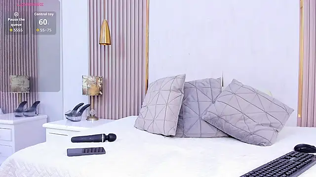 Skylar Smith  online show from October 16, 2025, 1:01 pm