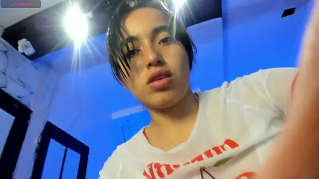 Starbutterflyy  online show from October 3, 2025, 3:58 am