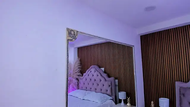 Starbutterflyy  online show from April 16, 2026, 5:08 am