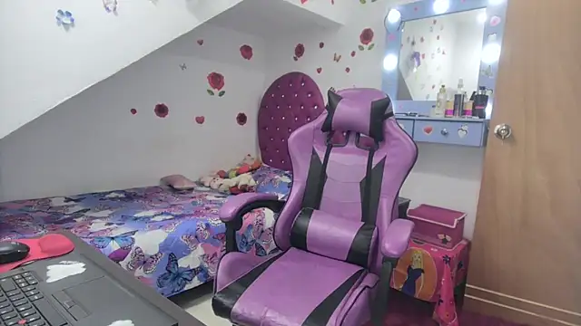 Snapshot of soffy_rosses chatting on October 18, 2025, 1:52 am soffy rosses online show from October 18, 2025, 1:52 am