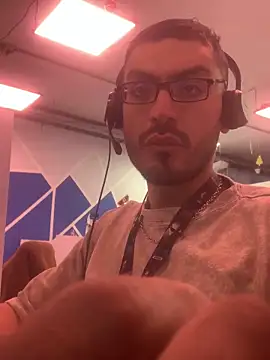 malek xarx  online show from December 3, 2025, 2:59 pm