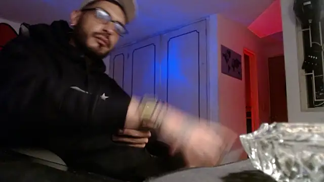 malek xarx  online show from February 3, 2026, 1:37 am