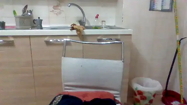 Snapshot of Kelly80 chatting on October 10, 2025, 3:05 am Kelly80 online show from October 10, 2025, 3:05 am