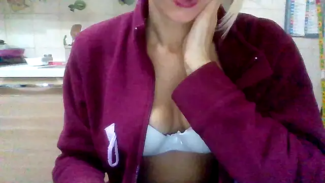 Snapshot of Kelly80 chatting on October 13, 2025, 2:44 am Kelly80 online show from October 13, 2025, 2:44 am