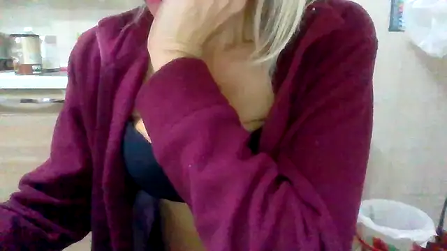 Snapshot of Kelly80 chatting on October 15, 2025, 3:06 am Kelly80 online show from October 15, 2025, 3:06 am