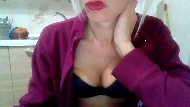 Snapshot of Kelly80 chatting on October 15, 2025, 5:13 pm Kelly80 online show from October 15, 2025, 5:13 pm