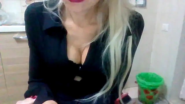 Snapshot of Kelly80 chatting on October 22, 2025, 4:29 pm Kelly80 online show from October 22, 2025, 4:29 pm