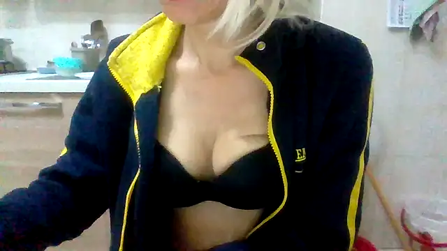 Kelly80 online show from April 7, 2026, 2:34 am