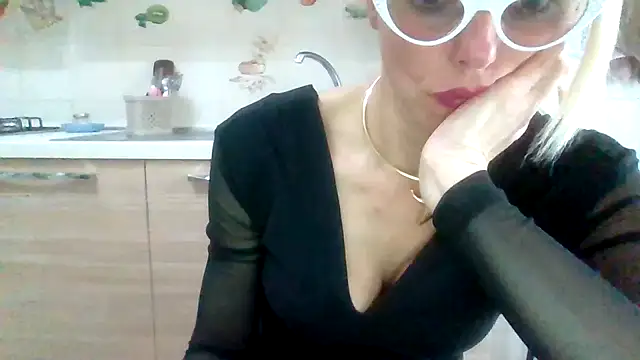 Kelly80 online show from April 26, 2026, 3:42 pm