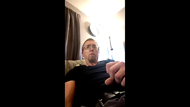 Snapshot of thickhardlong chatting on November 6, 2025, 4:35 am thickhardlong online show from November 6, 2025, 4:35 am