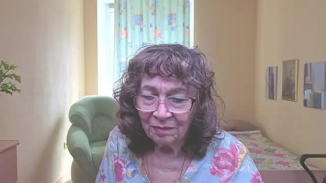 Snapshot of Betty_Brick chatting on April 26, 2026, 9:29 am Betty Brick online show from April 26, 2026, 9:29 am