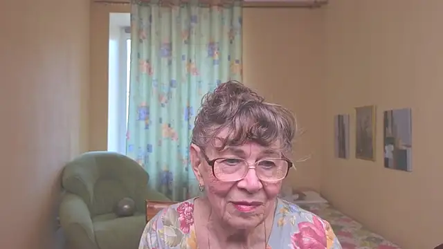 Snapshot of Betty_Brick chatting on May 2, 2026, 11:48 am Betty Brick online show from May 2, 2026, 11:48 am