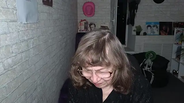 Snapshot of Betty_Brick chatting on May 22, 2026, 6:02 pm Betty Brick online show from May 22, 2026, 6:02 pm