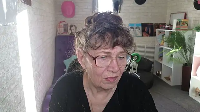 Snapshot of Betty_Brick chatting on May 23, 2026, 3:27 pm Betty Brick online show from May 23, 2026, 3:27 pm