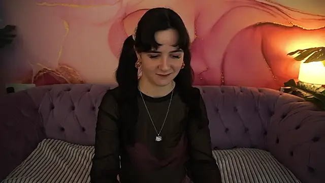 BerryDiva online show from November 17, 2025, 9:42 pm