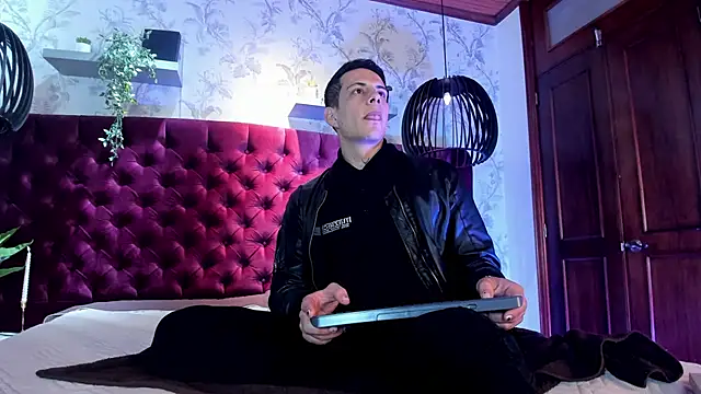 Dustin Sonne online show from November 21, 2025, 3:38 am