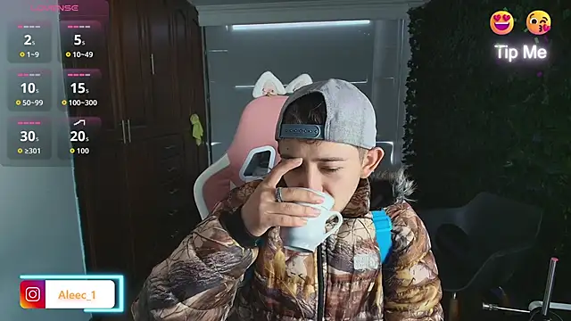 Aleecandrews online show from October 16, 2025, 7:04 pm