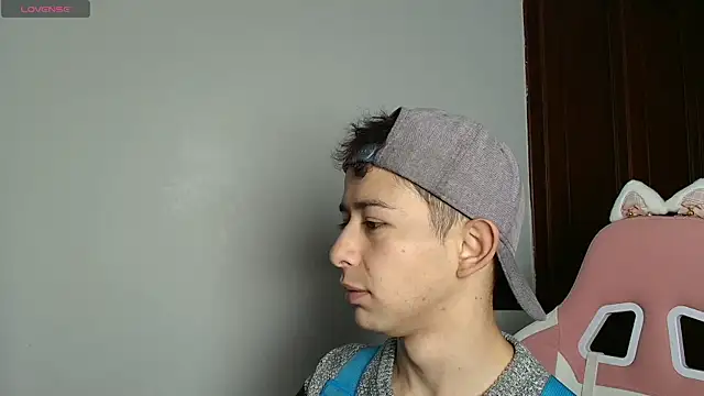 Aleecandrews online show from October 17, 2025, 7:27 pm