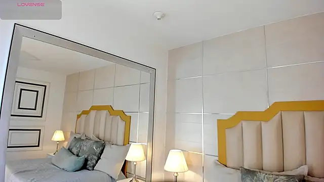 MaddieParker online show from October 21, 2025, 7:25 pm