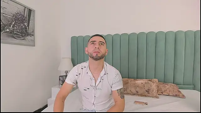 Lushian  online show from October 6, 2025, 2:47 pm