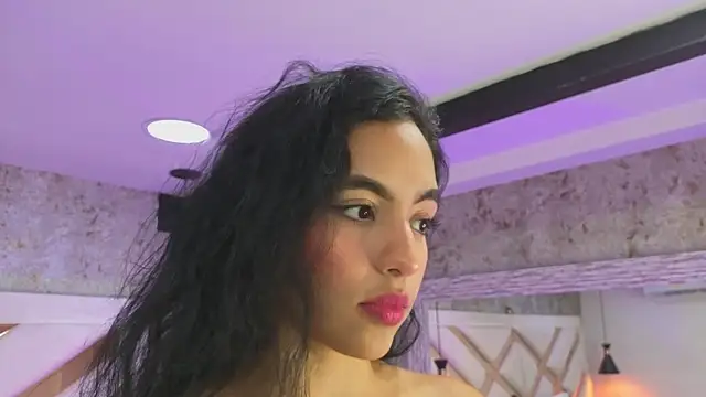 Saara evans  online show from September 25, 2025, 8:01 pm