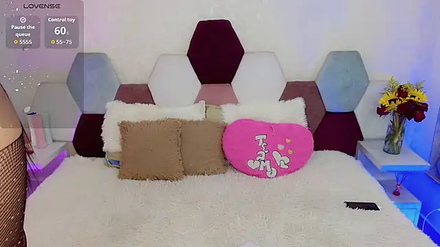 kushina uzumaki75 online show from November 14, 2025, 3:49 am