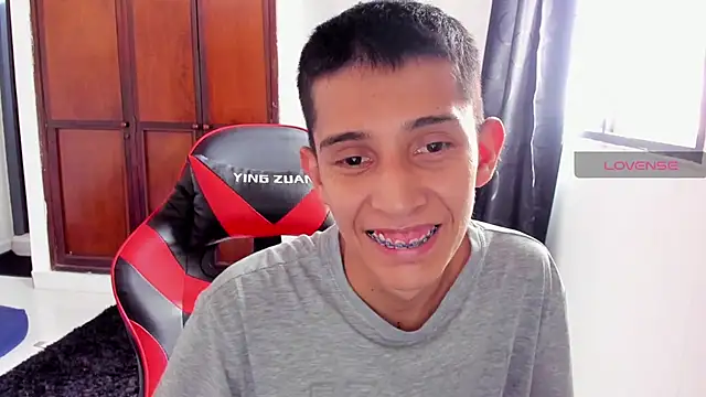 gomitaboy 1 online show from September 23, 2025, 6:55 pm