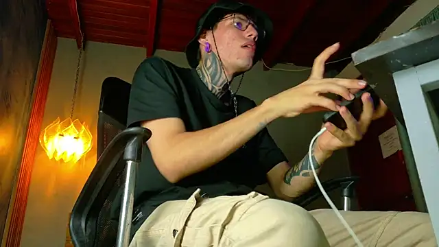 david huge online show from April 7, 2026, 3:40 am