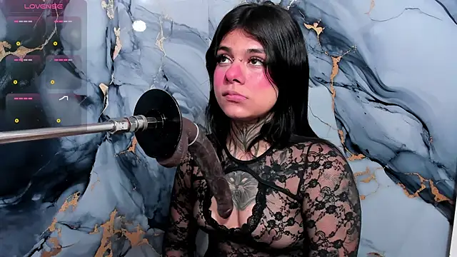 Emily Evo online show from November 5, 2025, 7:36 pm