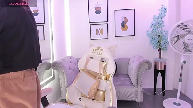 Alicia leclair online show from December 17, 2025, 7:31 pm