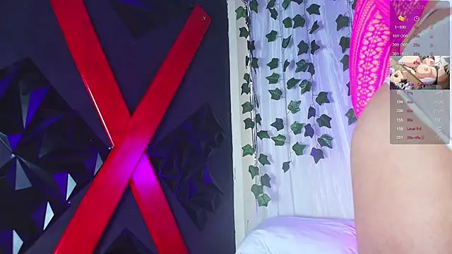 ivonne diaz1 online show from November 7, 2025, 7:58 pm