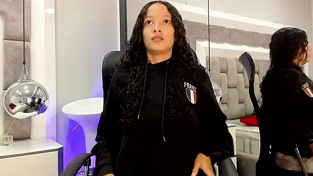 JuliettaBleer online show from October 3, 2025, 12:13 pm