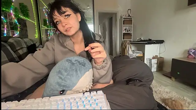 nikoli naw online show from December 5, 2025, 6:22 am