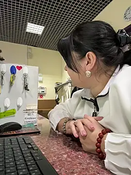 Liza Will online show from January 11, 2026, 9:47 am