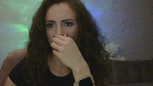 Amber Carrol online show from November 17, 2025, 5:19 pm