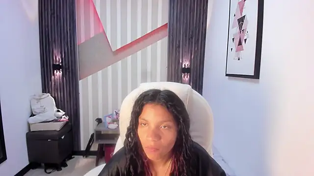 Snapshot of LittleeStar chatting on July 27, 2026, 7:43 pm LittleeStar online show from July 27, 2026, 7:43 pm
