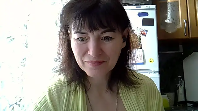 Snapshot of Krystal_82 chatting on February 1, 2026, 8:02 am Krystal 82 online show from February 1, 2026, 8:02 am