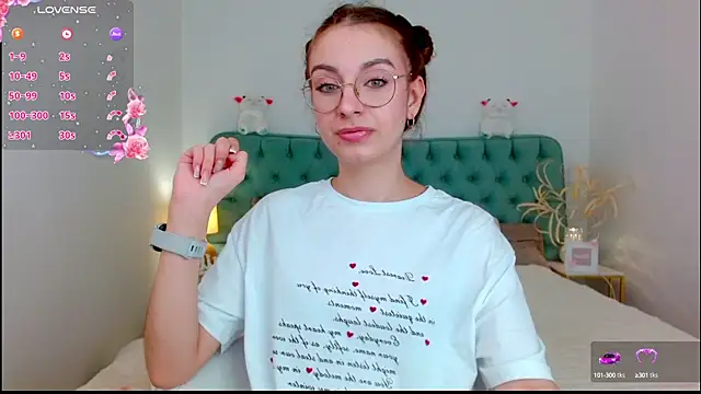 Snapshot of Real_cutie1 chatting on September 10, 2025, 8:53 pm Real cutie1 online show from September 10, 2025, 8:53 pm