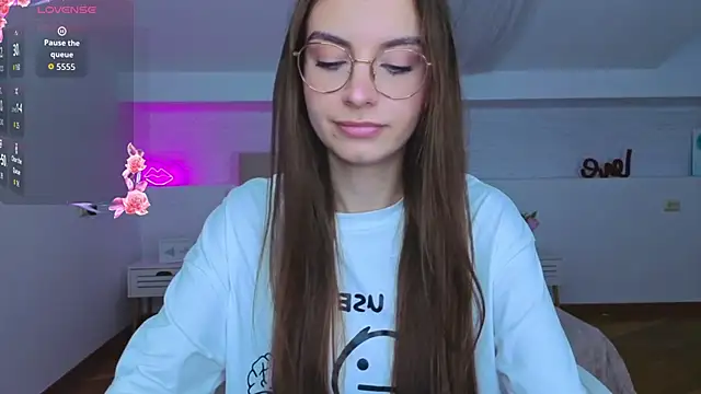 Snapshot of Real_cutie1 chatting on October 6, 2025, 9:12 pm Real cutie1 online show from October 6, 2025, 9:12 pm