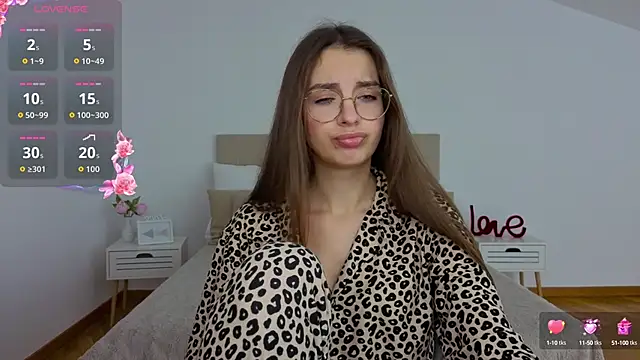 Snapshot of Real_cutie1 chatting on October 13, 2025, 9:15 pm Real cutie1 online show from October 13, 2025, 9:15 pm