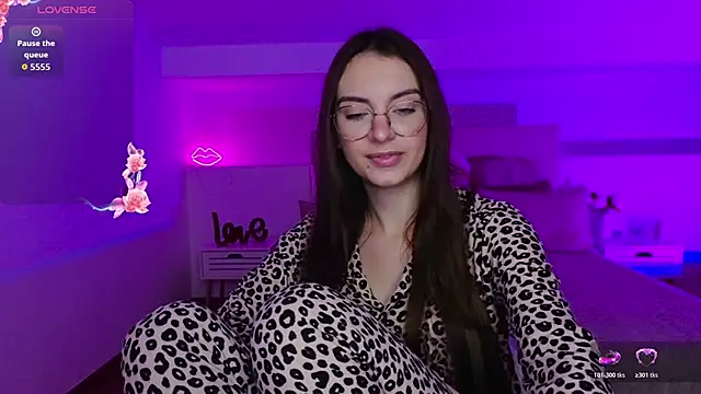 Snapshot of Real_cutie1 chatting on October 21, 2025, 9:26 pm Real cutie1 online show from October 21, 2025, 9:26 pm