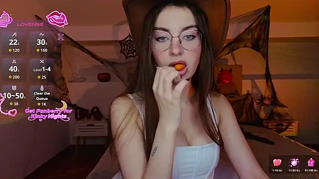 Snapshot of Real_cutie1 chatting on October 24, 2025, 9:11 pm Real cutie1 online show from October 24, 2025, 9:11 pm