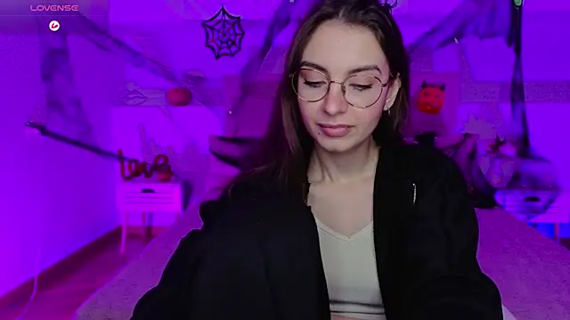 Snapshot of Real_cutie1 chatting on October 27, 2025, 8:35 pm Real cutie1 online show from October 27, 2025, 8:35 pm