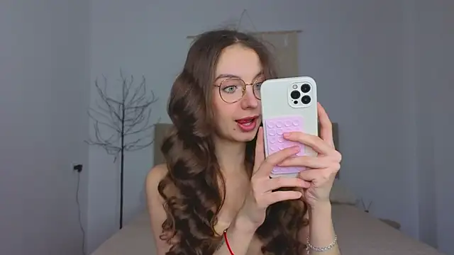 Snapshot of Real_cutie1 chatting on November 17, 2025, 1:50 pm Real cutie1 online show from November 17, 2025, 1:50 pm