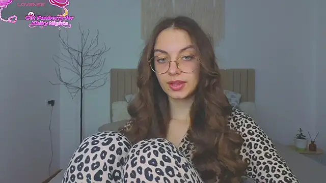 Snapshot of Real_cutie1 chatting on December 2, 2025, 2:01 pm Real cutie1 online show from December 2, 2025, 2:01 pm