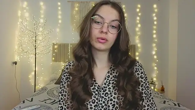 Snapshot of Real_cutie1 chatting on December 17, 2025, 1:28 pm Real cutie1 online show from December 17, 2025, 1:28 pm