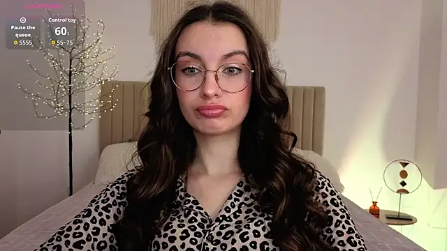 Real cutie1 online show from June 12, 2026, 1:21 pm