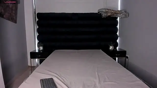 rubyrouge   online show from December 4, 2025, 7:33 pm