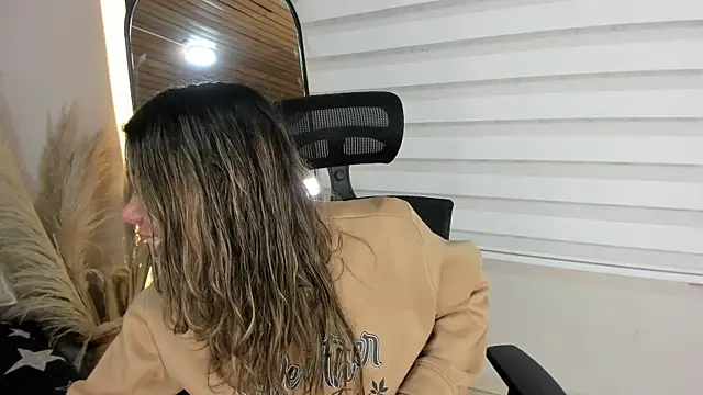 Rachell criss online show from October 30, 2025, 4:25 am